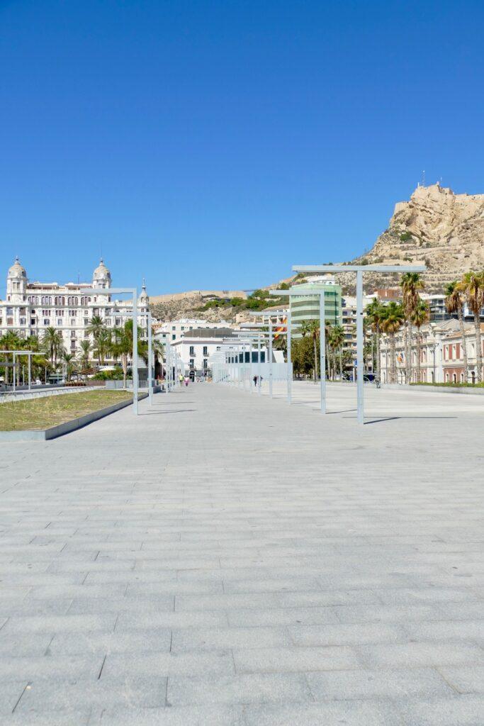 Renaissance of the Port of Alicante: Urban Integration and Maritime Improvement 1 Puerto de Alicante: Integración Urbana y Mejora Marítima 3