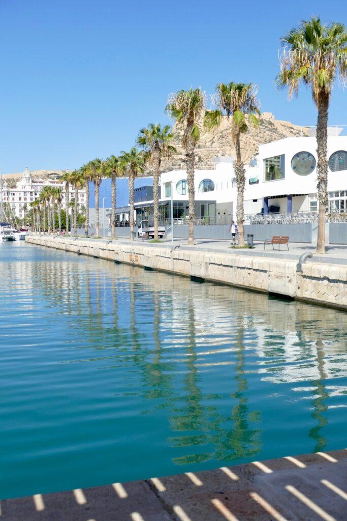 Renaissance of the Port of Alicante: Urban Integration and Maritime Improvement 5 Puerto de Alicante: Integración Urbana y Mejora Marítima 4